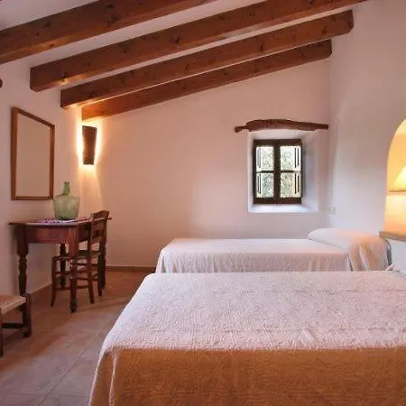 Sleeps 6 With Pool Air Con And Wifi Pollenca