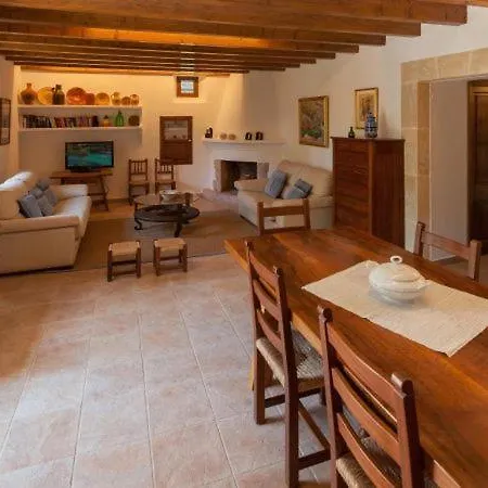 Villa Sleeps 6 With Pool Air Con And Wifi *