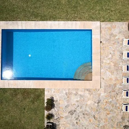 Sleeps 6 With Pool Air Con And Wifi