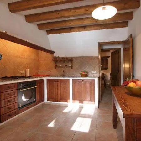 Villa Sleeps 6 With Pool Air Con And Wifi