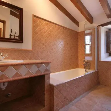 Sleeps 6 With Pool Air Con And Wifi